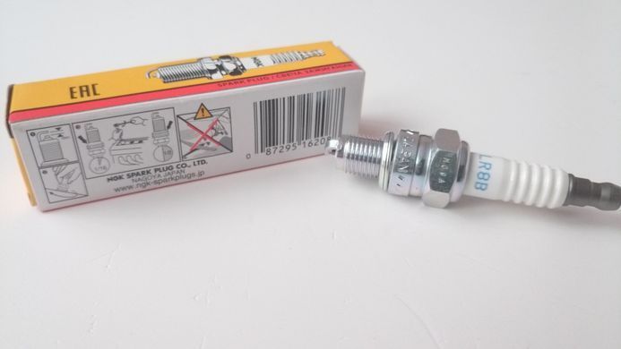 NGK 6208 / LR8B - Свеча зажигания
